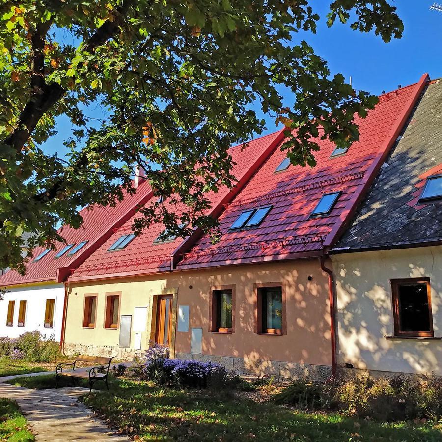 Apartmany Monastery Suites Zirec Dvůr Králové nad Labem Extérieur photo