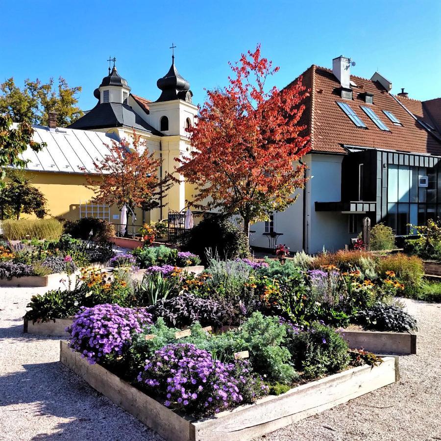 Apartmany Monastery Suites Zirec Dvůr Králové nad Labem Extérieur photo