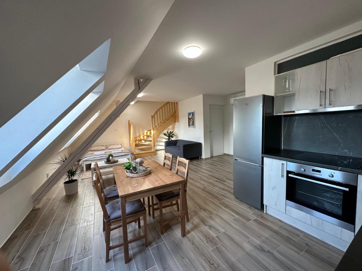 Apartmany Monastery Suites Zirec Dvůr Králové nad Labem Extérieur photo