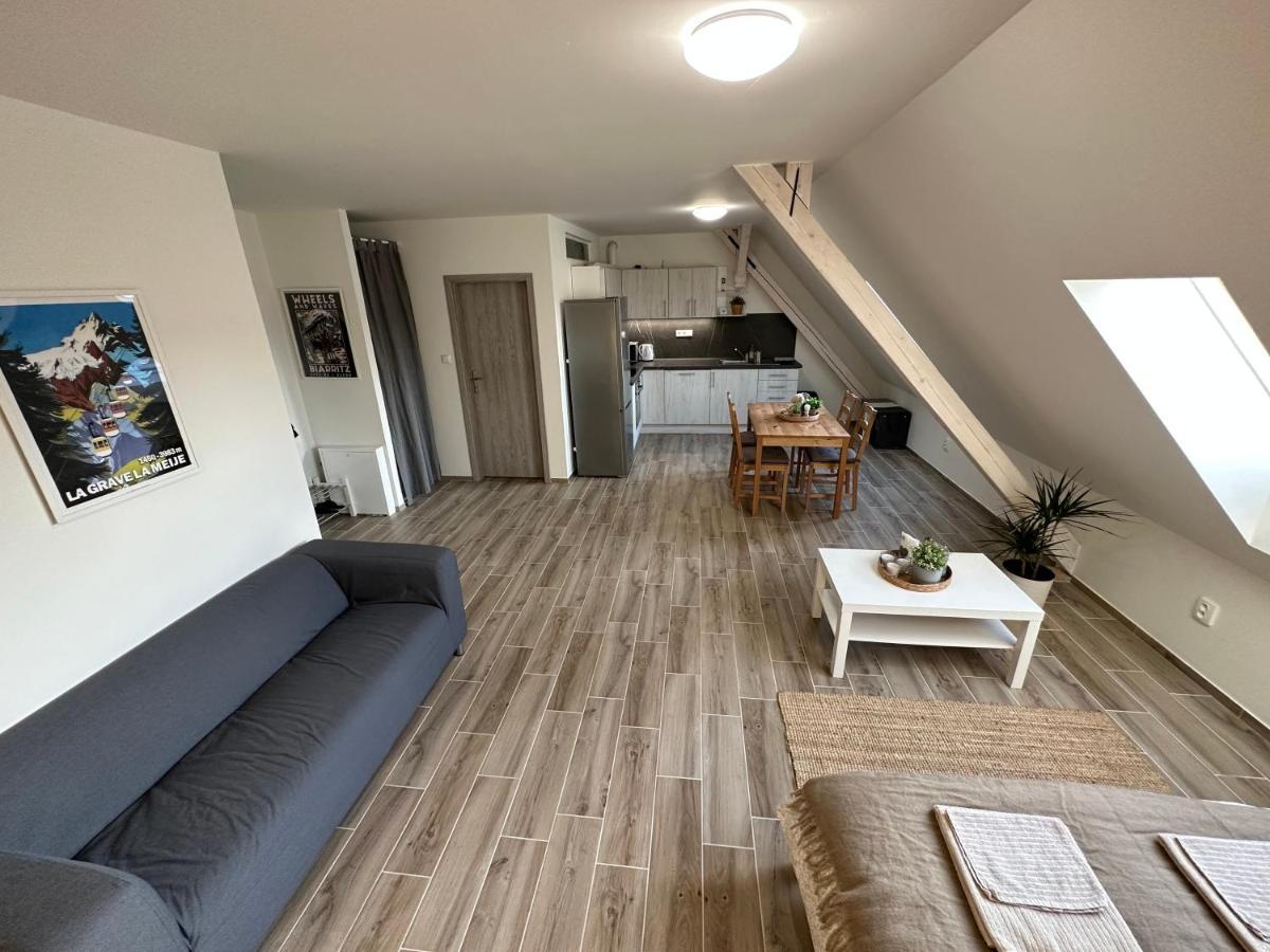 Apartmany Monastery Suites Zirec Dvůr Králové nad Labem Extérieur photo