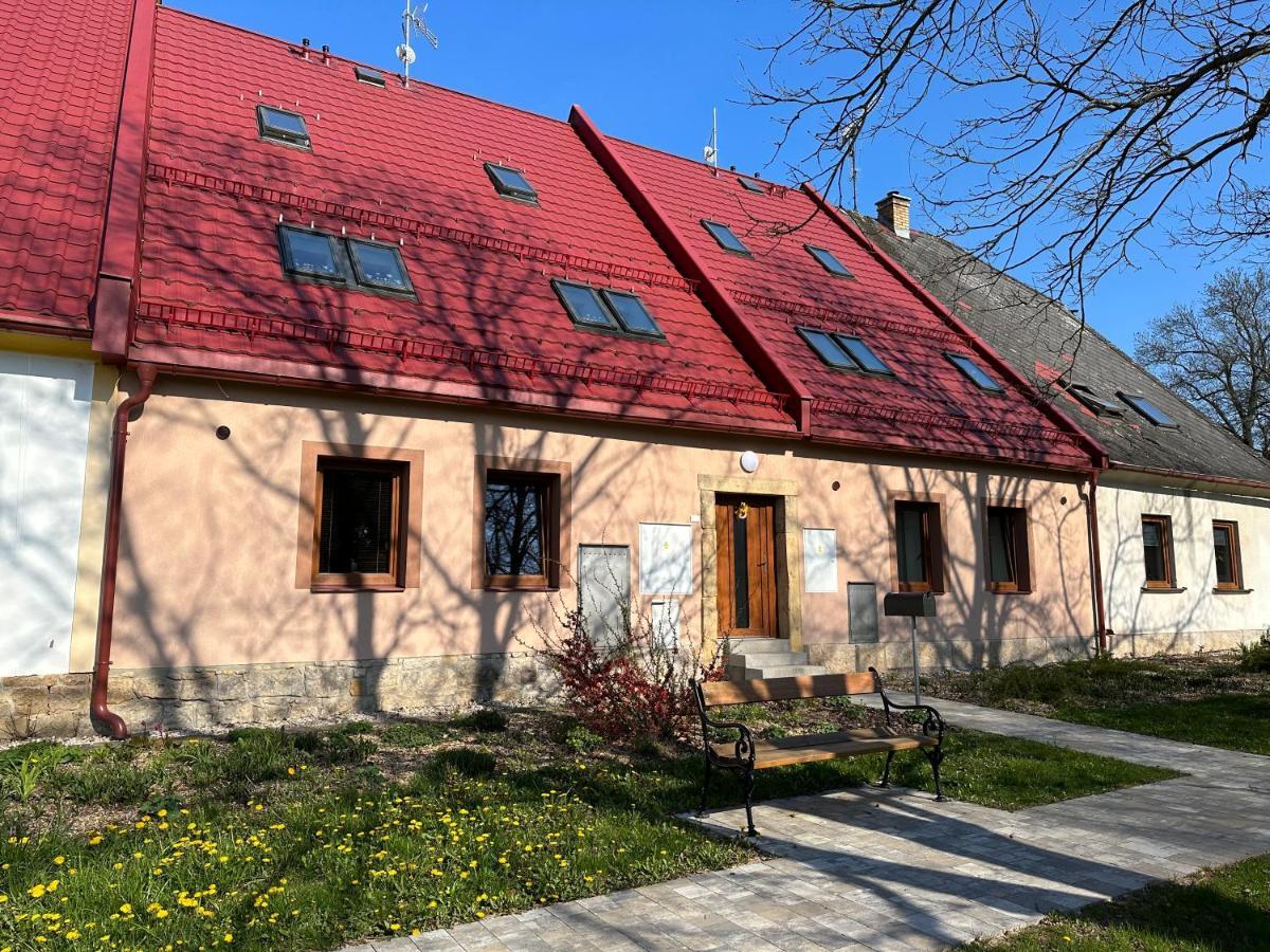 Apartmany Monastery Suites Zirec Dvůr Králové nad Labem Extérieur photo