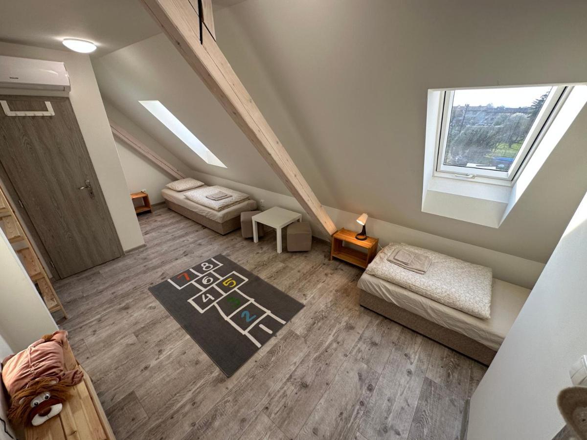 Apartmany Monastery Suites Zirec Dvůr Králové nad Labem Extérieur photo