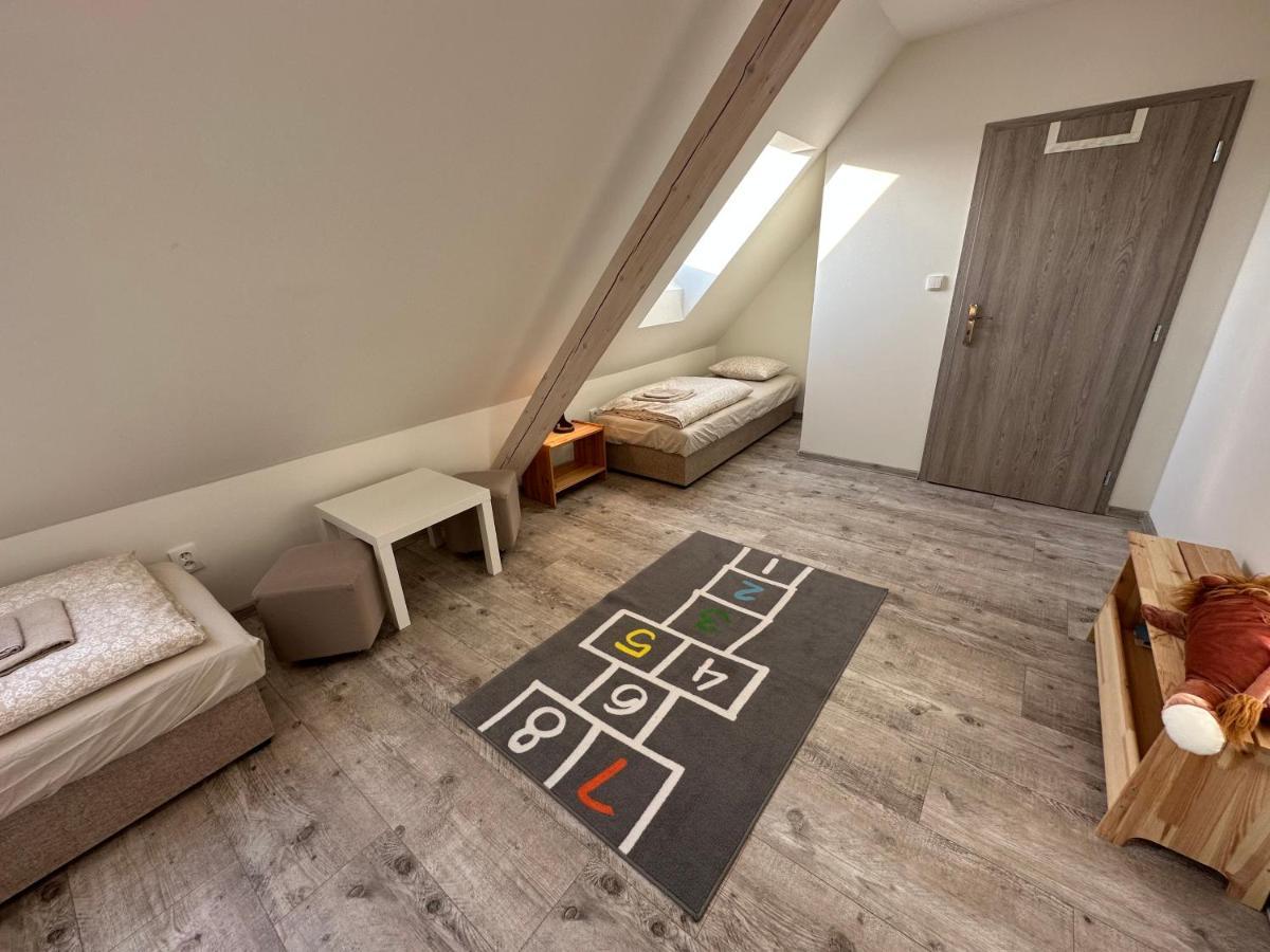 Apartmany Monastery Suites Zirec Dvůr Králové nad Labem Extérieur photo
