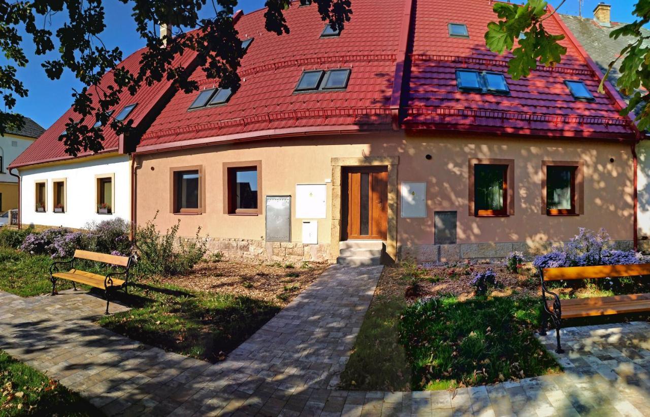 Apartmany Monastery Suites Zirec Dvůr Králové nad Labem Extérieur photo
