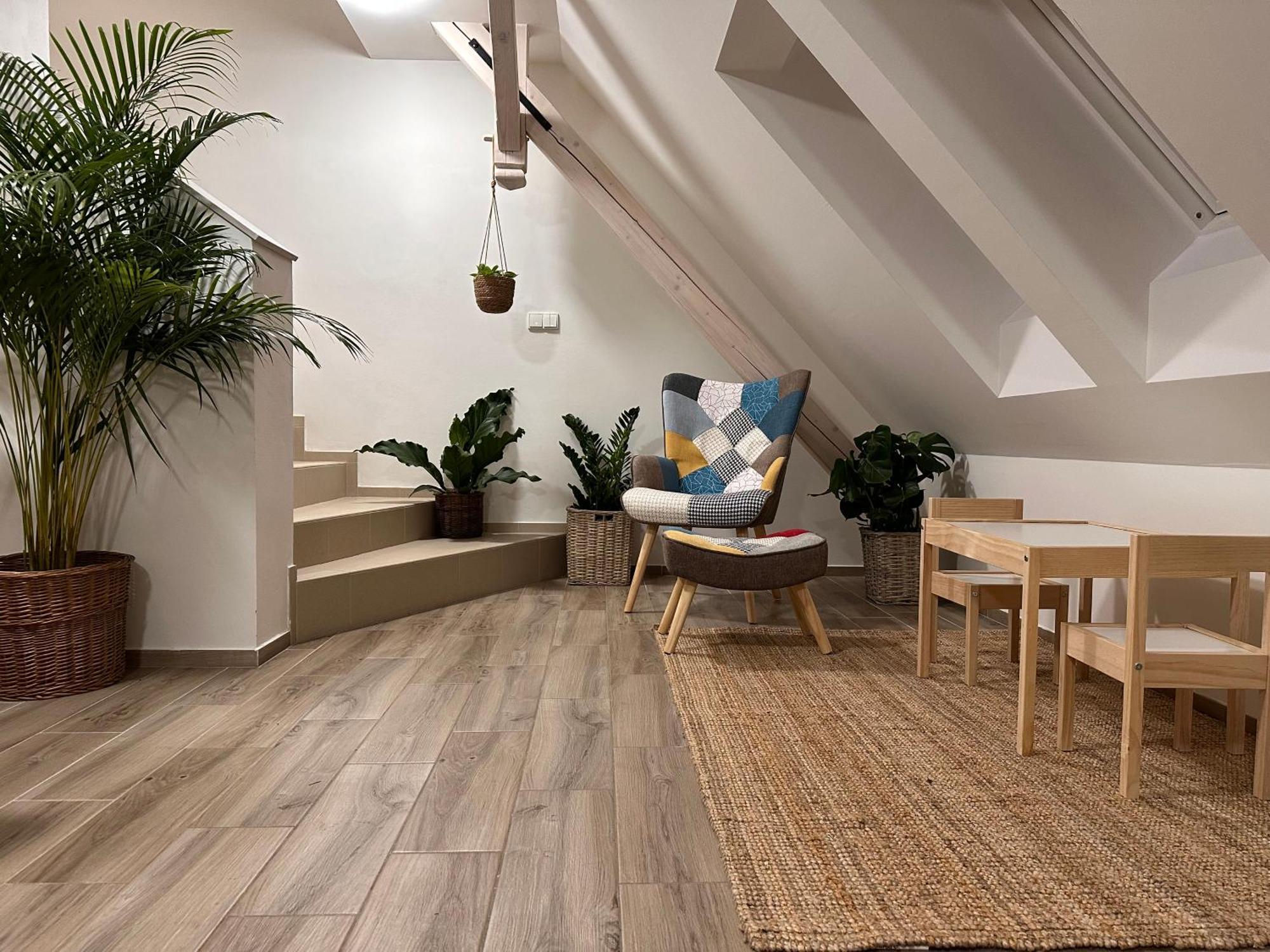 Apartmany Monastery Suites Zirec Dvůr Králové nad Labem Extérieur photo