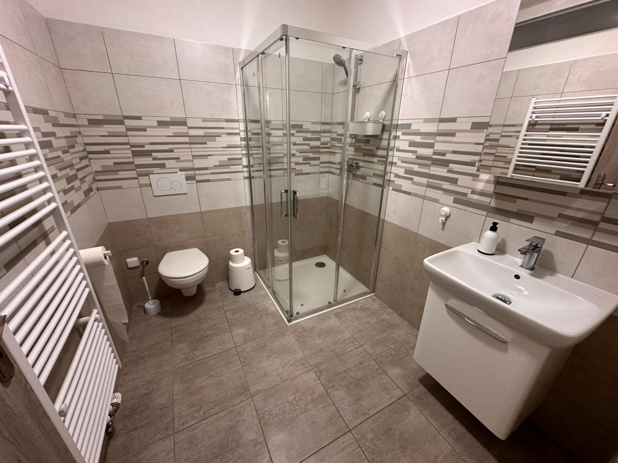 Apartmany Monastery Suites Zirec Dvůr Králové nad Labem Extérieur photo